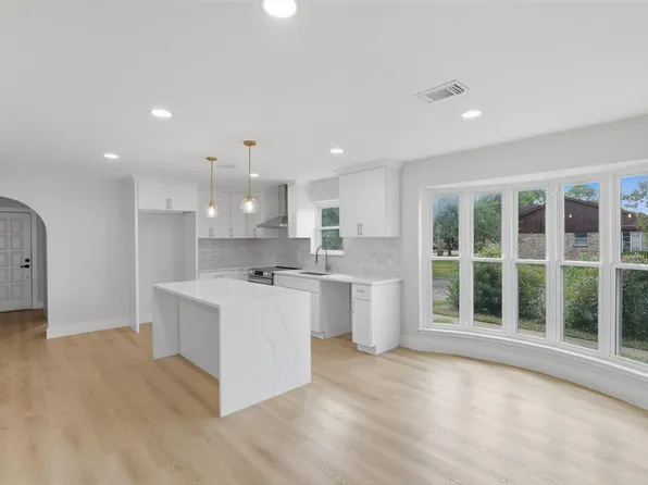 8114 Pella Dr, Houston, TX 77036