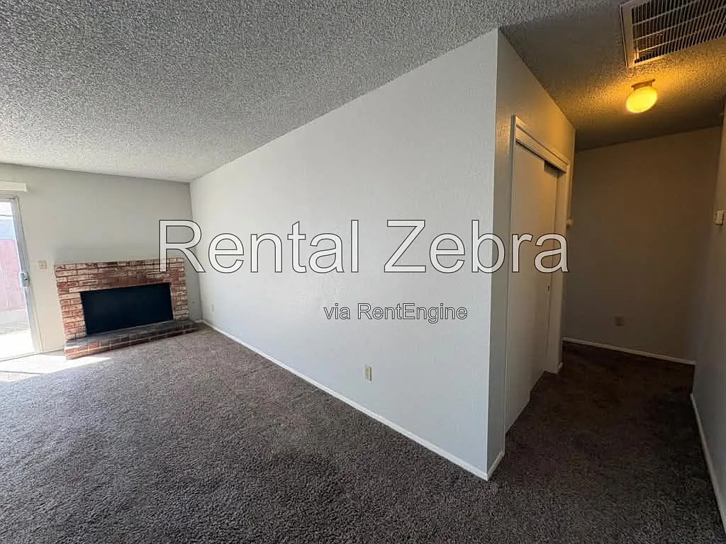 3 bed, 2.0 bath, 1178 sqft, $1,800 — Photo 3
