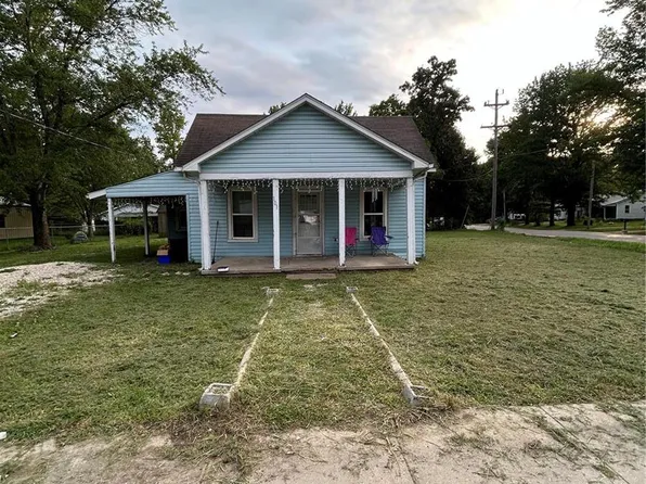 101 S Carson St, Saint James, MO 65559