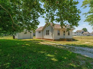 245 W Monroe St, Greenview, IL 62642