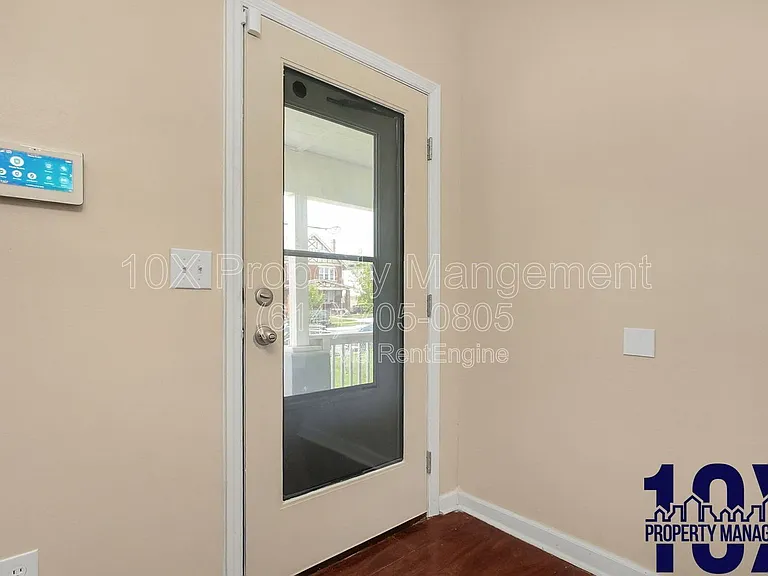 1652 Summit St #A — Photo 5