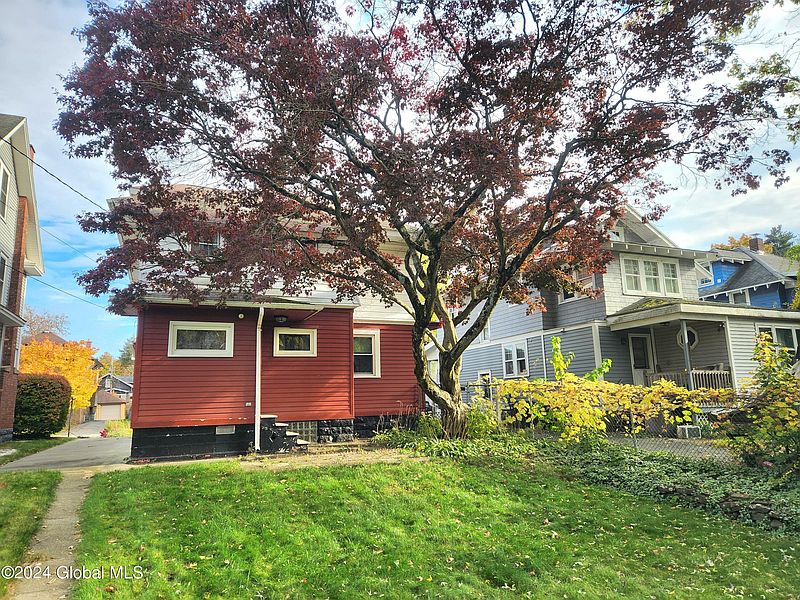 4th image of 823 Woodland Avenue