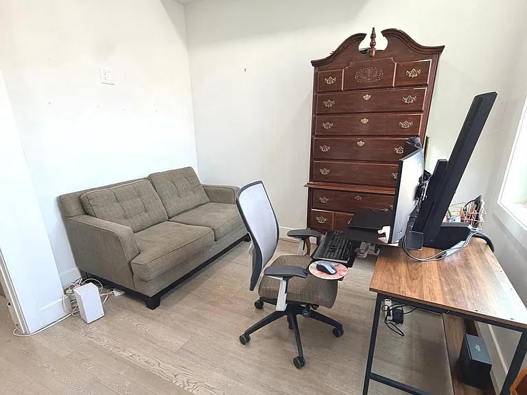 2239 Tasker St — Photo 37