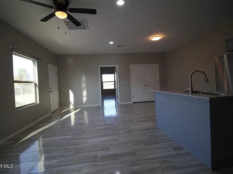 517 Val Verde St #B — Photo 28
