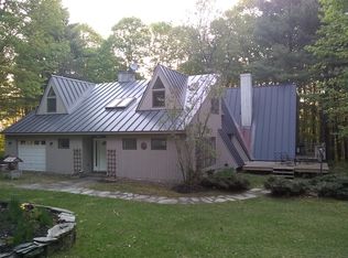 16 Cream Pot Rd, Hartland, VT 05048