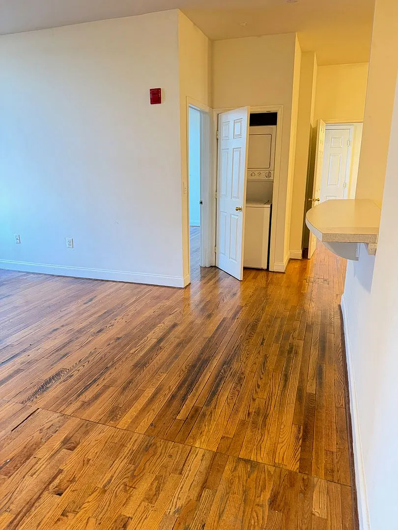 Large One Bedroom Mt. Vernon with Washer/dryer — Photo 4