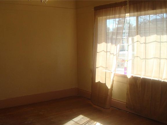 5th image of 3502 Mountain Ave