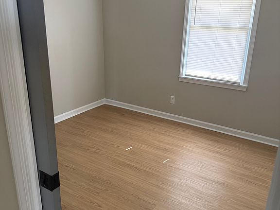 3rd image of 303 Holly Ln #303