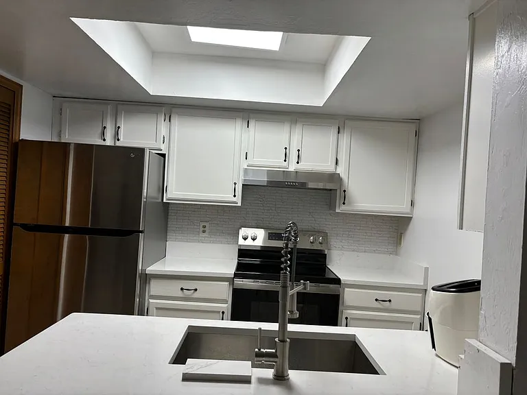 924 SW 55th Ter — Photo 8