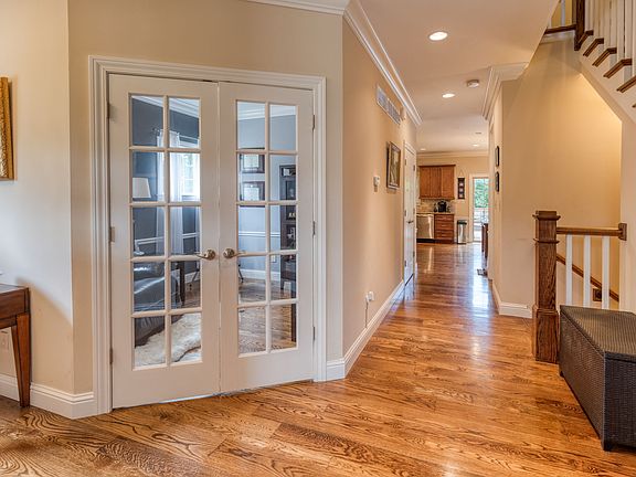 5th image of 925 Twin Pine Dr