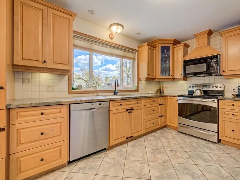 209 Willowdale Ave — Photo 13