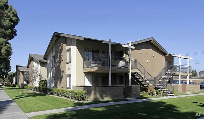 Greenbriar Woods Apartments — Photo 9