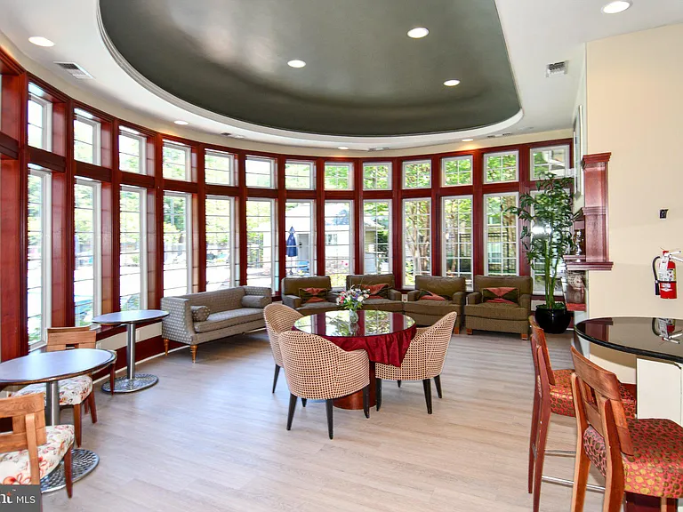 5121 Travis Edward Way #J — Photo 26