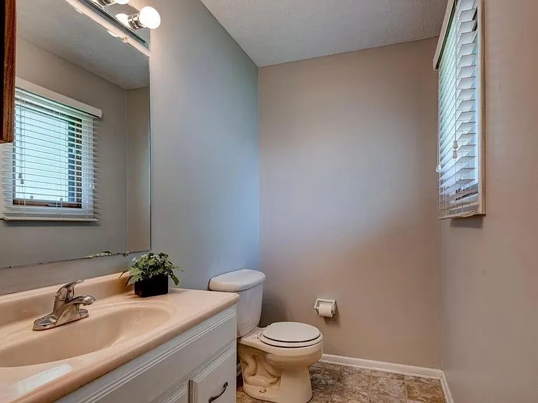 10412 Crown Point Ave — Photo 15