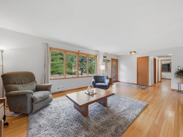 9532 Penn Cir, Bloomington, MN 55431