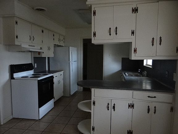 3rd image of 8495 Newfield Ln