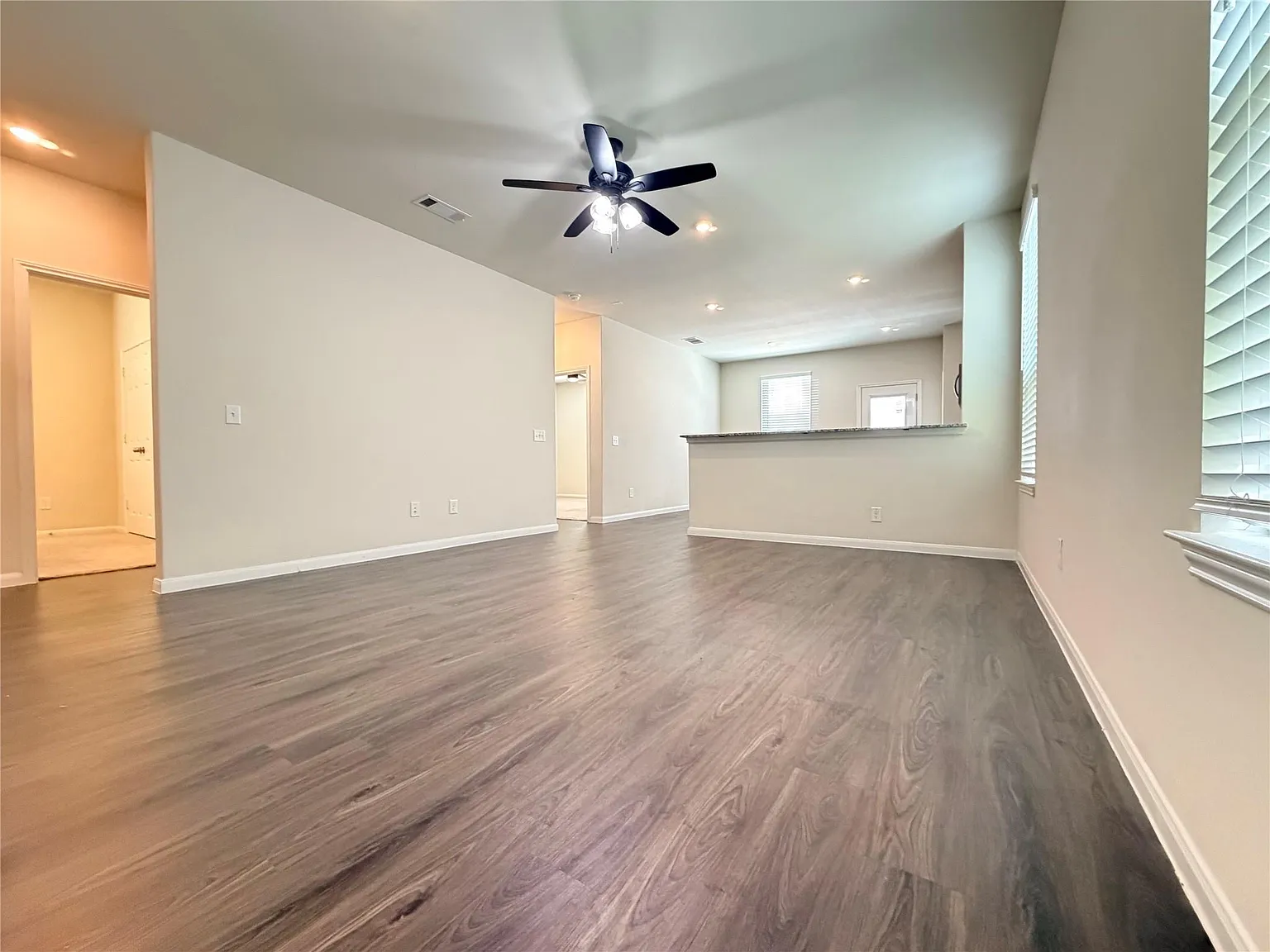3 bed, 2.0 bath, 1197 sqft, $1,900 — Photo 2