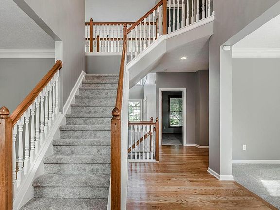 3rd image of 9826 Glasgow Ct