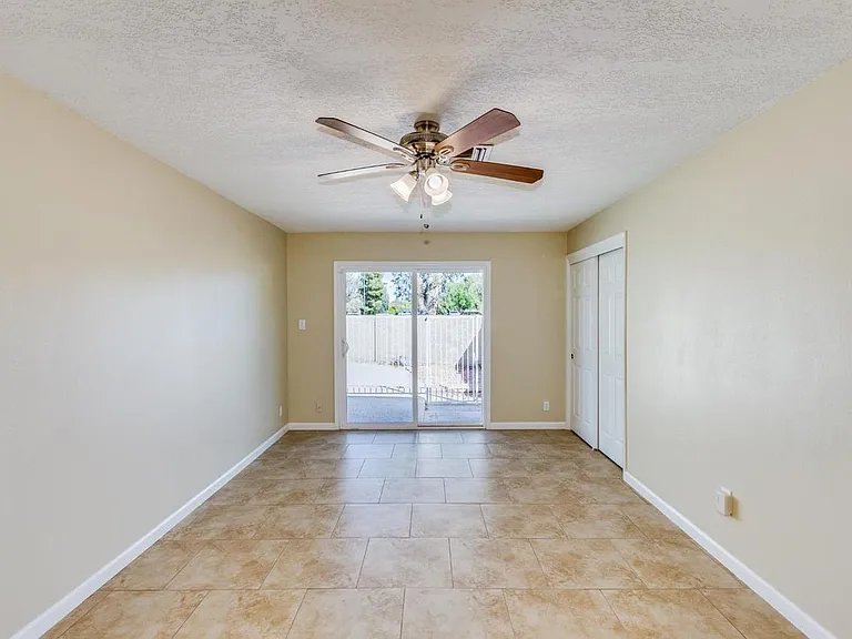 232 E Balboa Dr — Photo 6