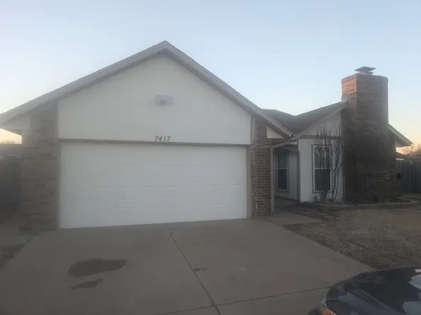 2417 E Hills Dr, Moore, OK 73160