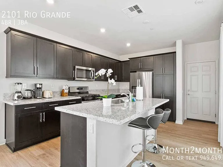 2101 Rio Grande — Photo 5