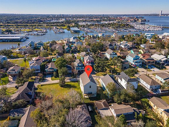 3rd image of 701 Pine Rd