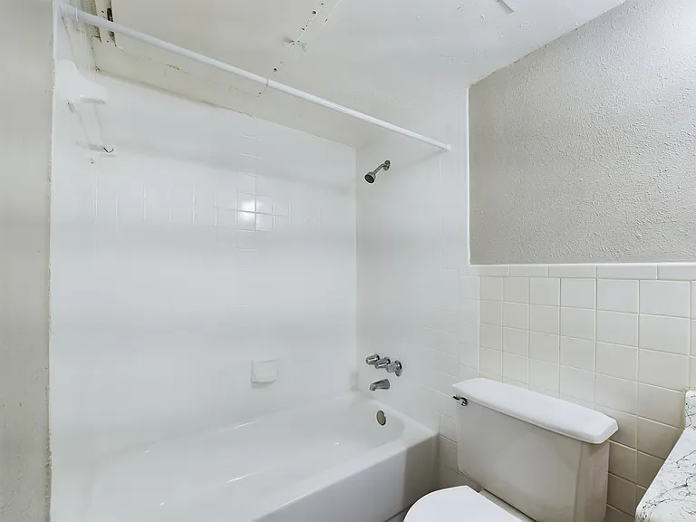 Northwood Apartments — Photo 13