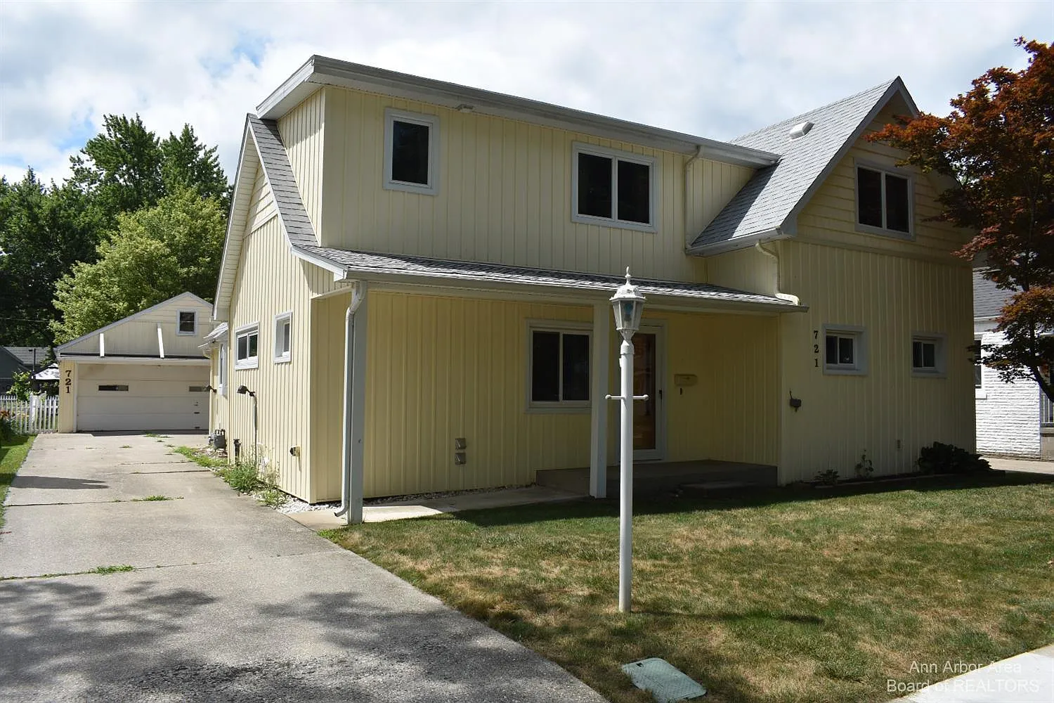 721 Strawberry St photo 1
