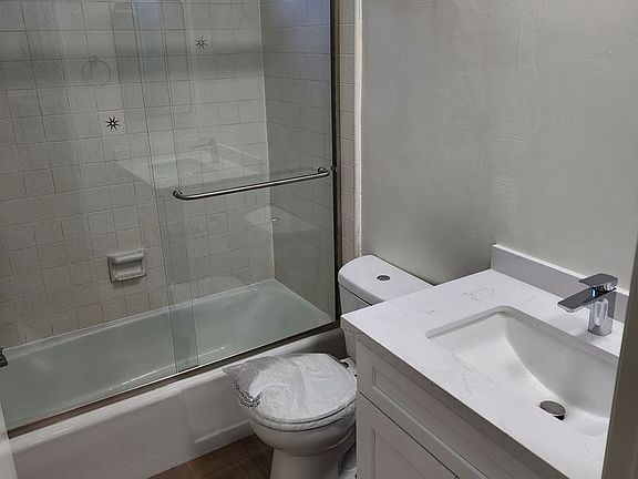 3rd image of 1030 N Harper Ave APT 3