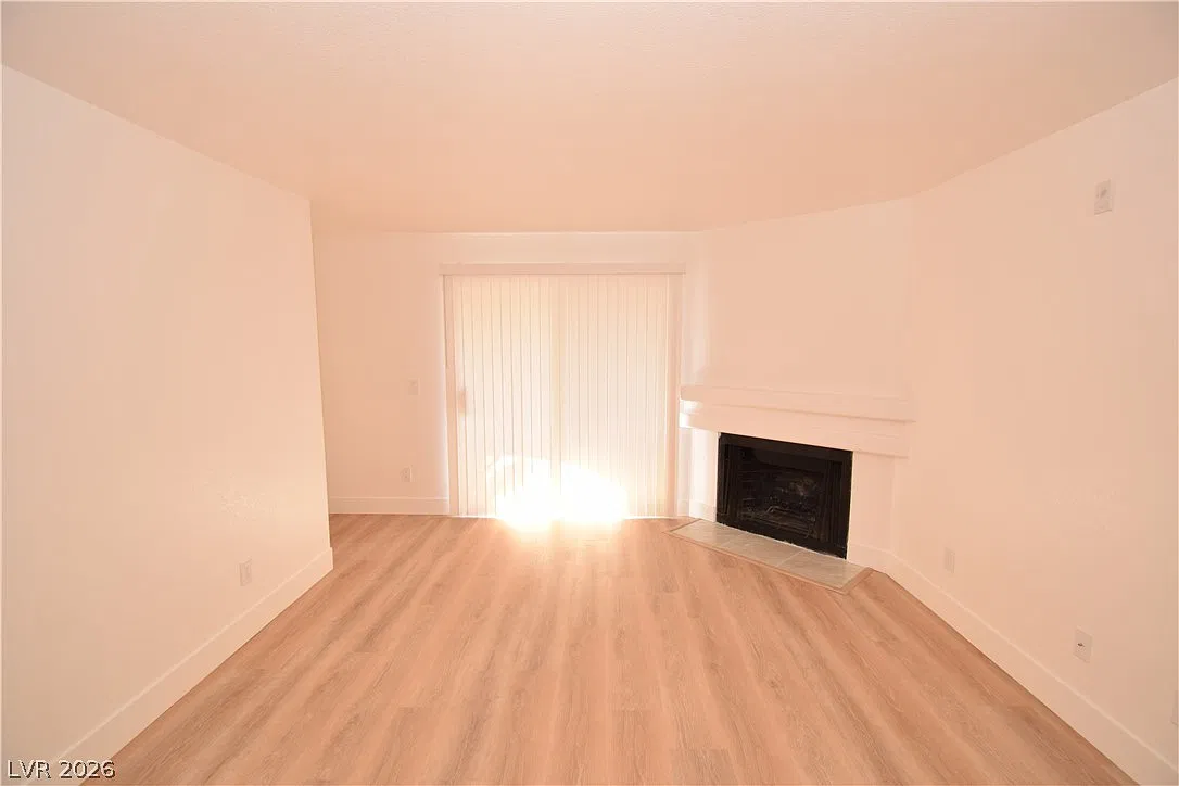 2 bed, 2.0 bath, 876 sqft, $1,300 — Photo 4