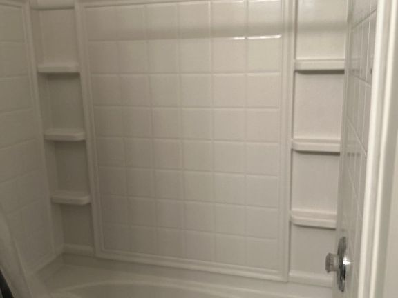 Oversize shower and bathtub in Master Bedroom