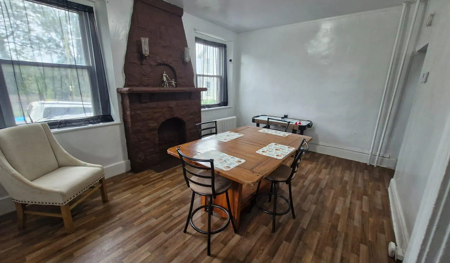 1 bed, 1800 sqft, $575 — Photo 4