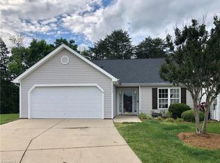 4433 Fair Oaks Ln, High Point, NC 27265