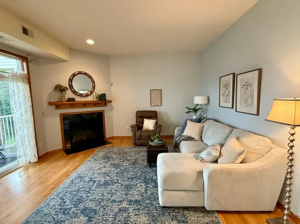 1244 County Road D E Unit 102, Maplewood, MN 55109