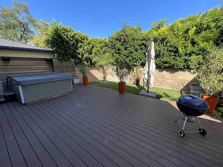 4432 Bakman Ave — Photo 29