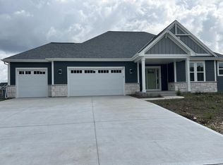 148 Bayberry Ln, Grafton, WI 53024