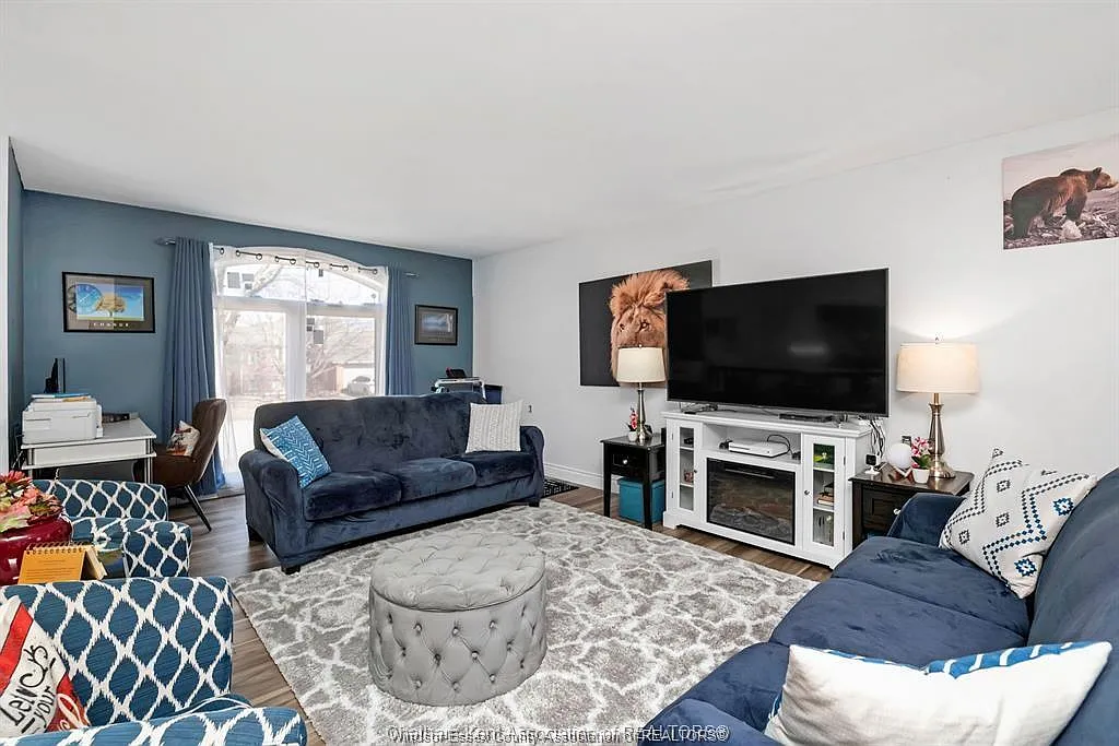3 bed, $2,100 — Photo 4