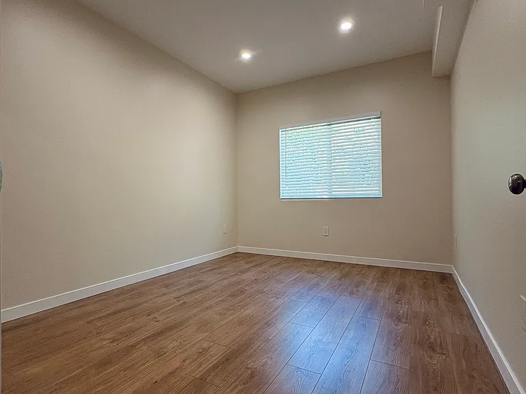 12154 Monogram Ave — Photo 8