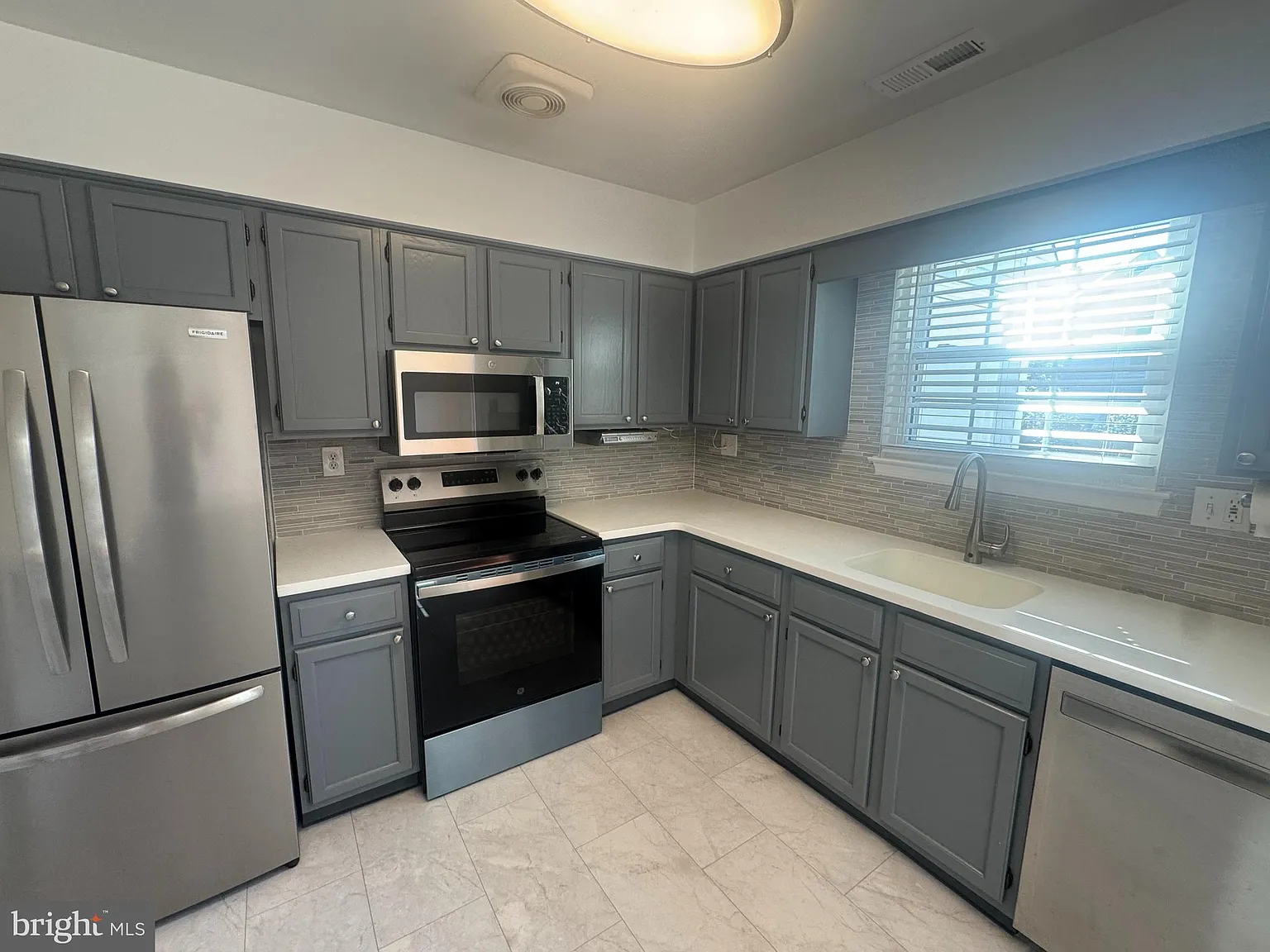 2 bed, 2.5 bath, $2,500 — Photo 2