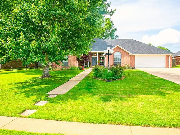 2nd image of 122 Diane Ln