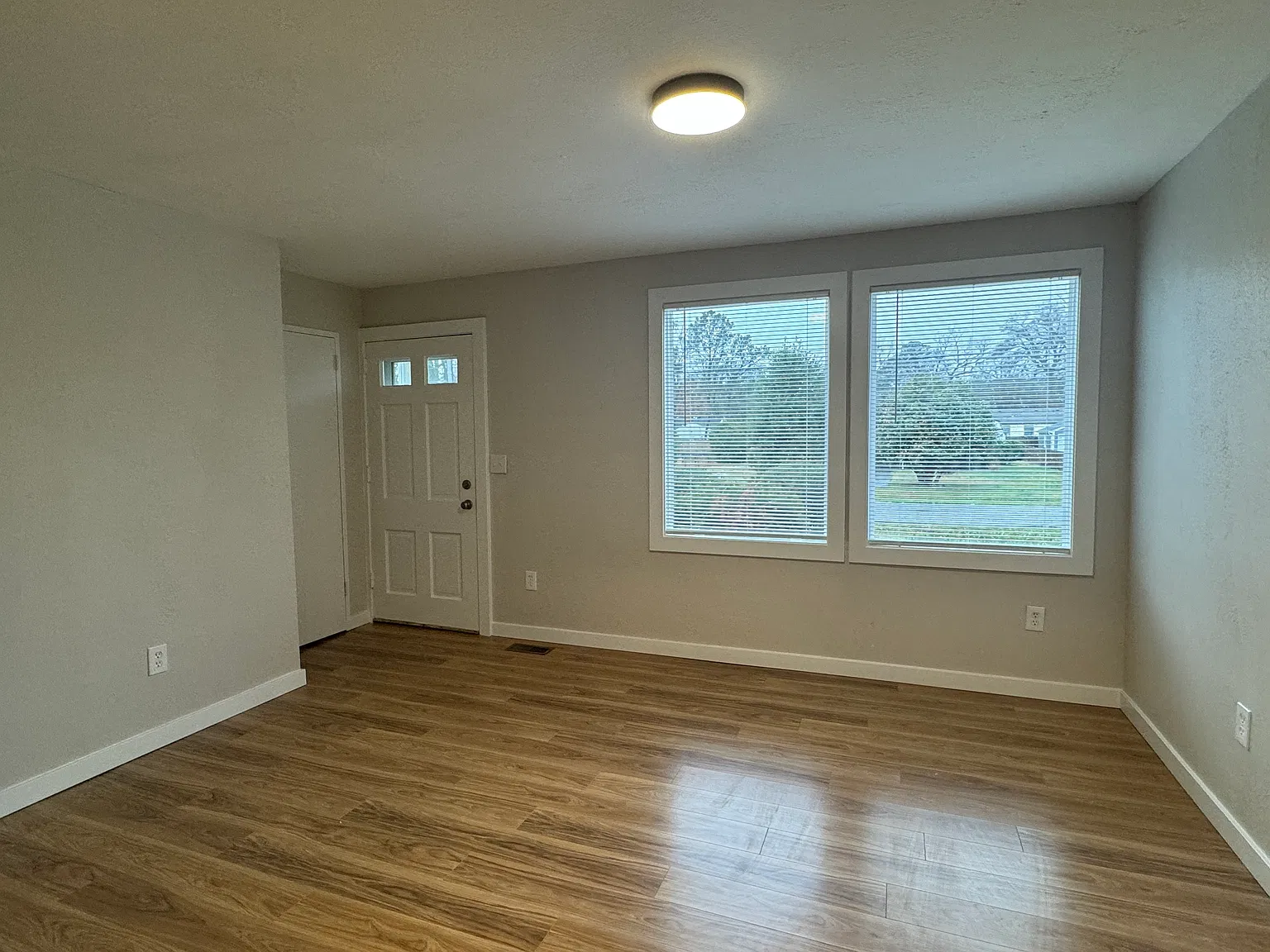 3 bed, 1200 sqft, $2,250 — Photo 2