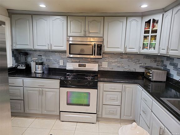 4th image of 67 Crandall Dr