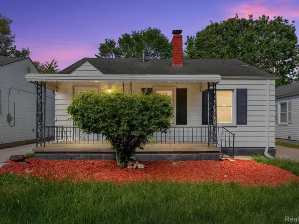 18557 Kingsville St, Harper Woods, MI 48225