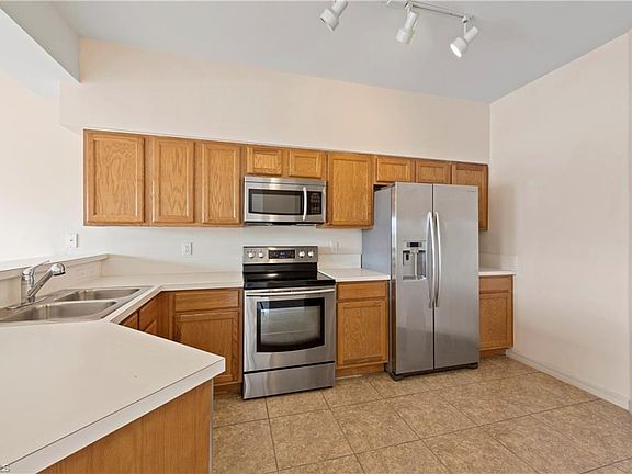 3rd image of 4411 Cortina Cir APT 622