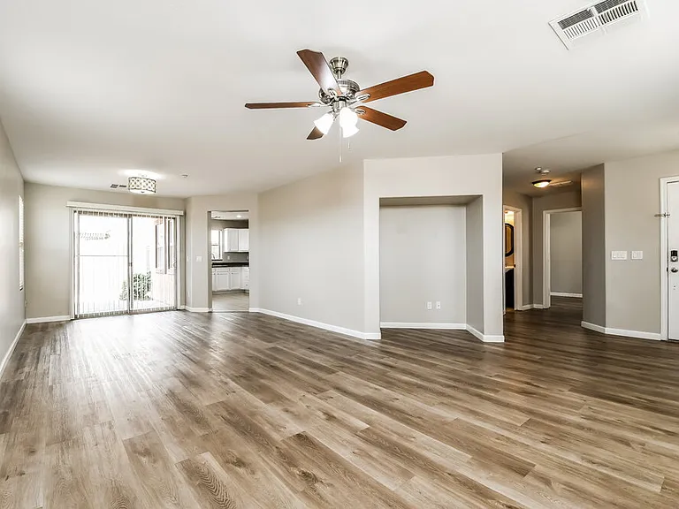 2707 E Bart St — Photo 5