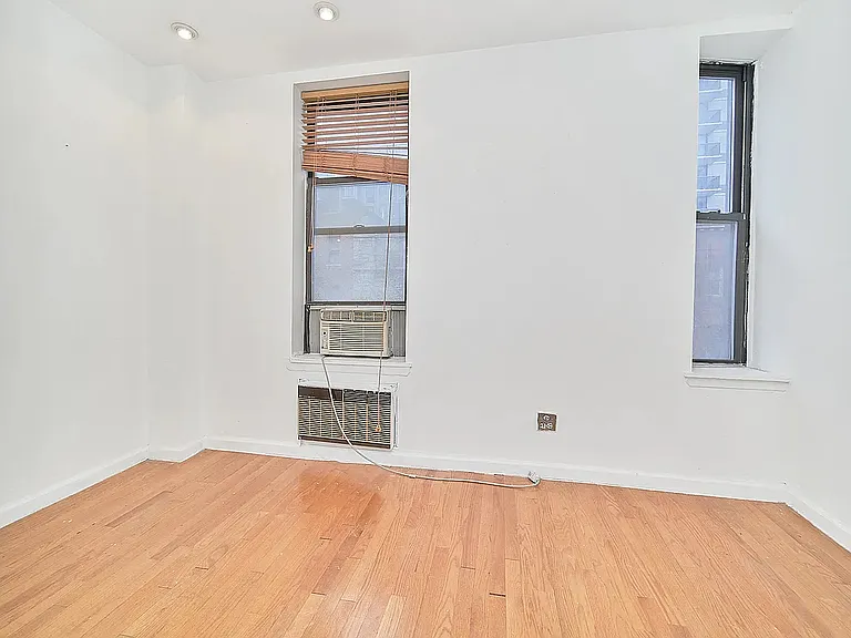 152 E 22nd St #5-C — Photo 5