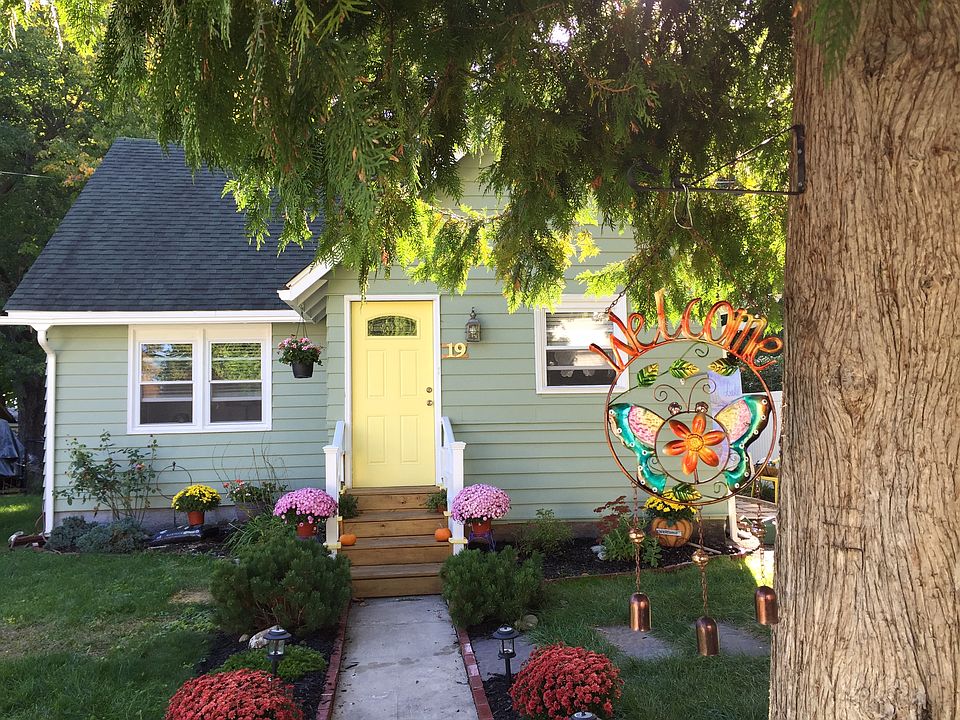 1st image of 19 Chestnut St