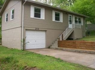 213 Hillcrest Dr, Neosho, MO 64850
