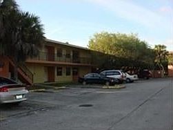 1st image of 4050 Lakeside Dr
