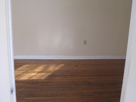 2nd image of 3043 Plum St